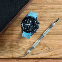 Curved End Gummirem til Omega X Swatch MoonSwatch - Lysebl