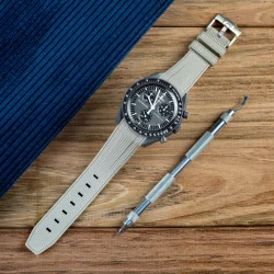 Curved End Gummirem til Omega X Swatch MoonSwatch - Beige