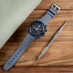 Curved End Gummirem til Omega X Swatch MoonSwatch - Mrkegr