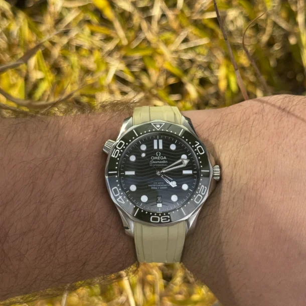 Curved End Gummirem med Foldesp�nde til Omega Seamaster Diver 300M - Beige