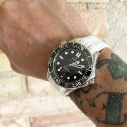 Curved End Gummirem med Foldespnde til Omega Seamaster Diver 300M - Hvid