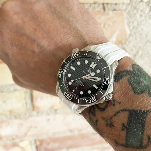 Curved End Gummirem med Foldesp�nde til Omega Seamaster Diver 300M - Hvid