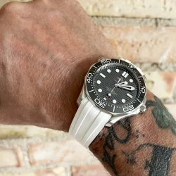 Curved End Gummirem med Foldespnde til Omega Seamaster Diver 300M - Hvid