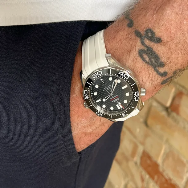 Curved End Gummirem til Omega Seamaster Diver 300M - Hvid