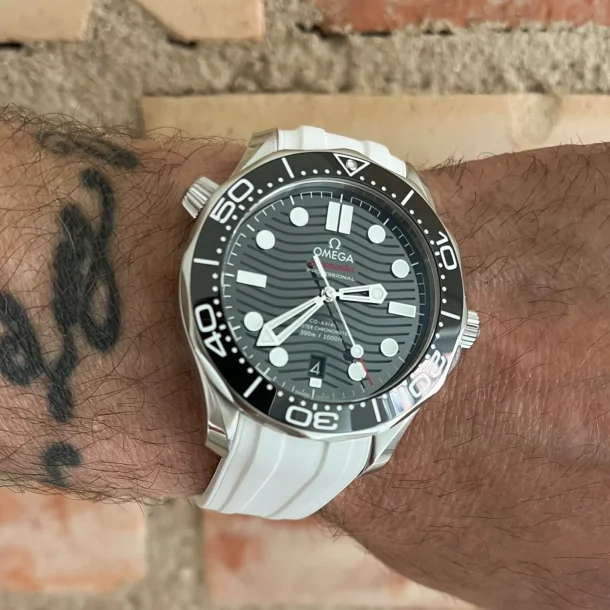 Curved End Gummirem til Omega Seamaster Diver 300M - Hvid