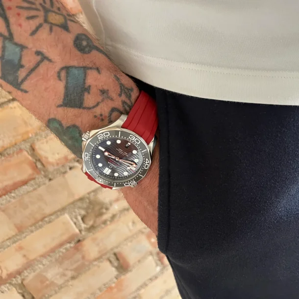 Curved End Gummirem til Omega Seamaster Diver 300M - R�d