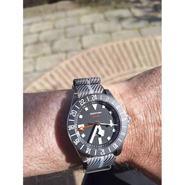 Natorem i Tudor-stil - Gr� med hvid stribe