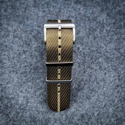 Natorem i Tudor-stil - Olivengrn med beige stribe