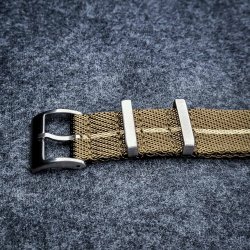 Natorem i Tudor-stil - Olivengrn med beige stribe