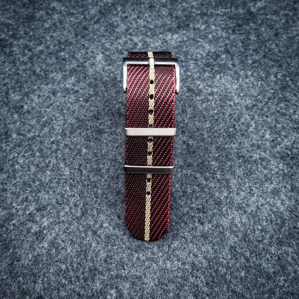 Natorem i Tudor-stil - Bordeaux/sort med beige stribe