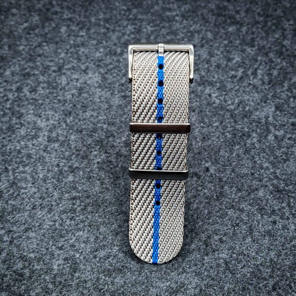 Natorem i Tudor-stil - Gr� med bl� stribe