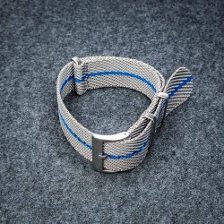 Natorem i Tudor-stil - Gr med bl stribe