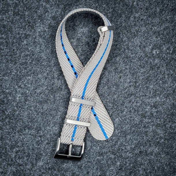 Natorem i Tudor-stil - Gr� med bl� stribe