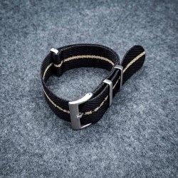 Natorem i Tudor-stil - Sort med beige stribe