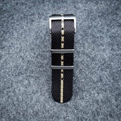 Natorem i Tudor-stil - Sort med beige stribe