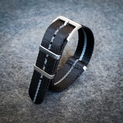 Natorem med prget stribe - Sort med gr stribe