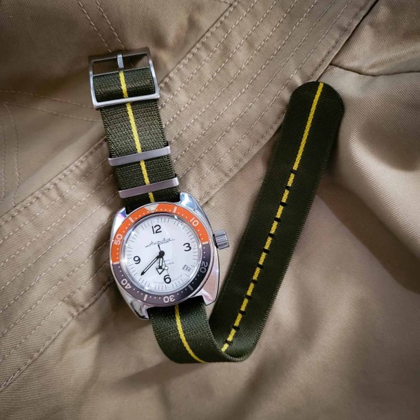 Single Pass Luksus - Olivengr�n med gul stribe