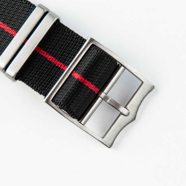 Single Pass Luksus - Sort med r�d stribe