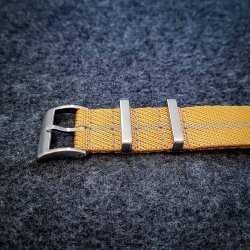 Natorem i Tudor-stil - Gul med beige stribe