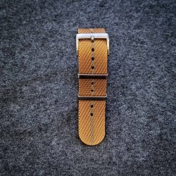 Natorem i Tudor-stil - Gul med beige stribe