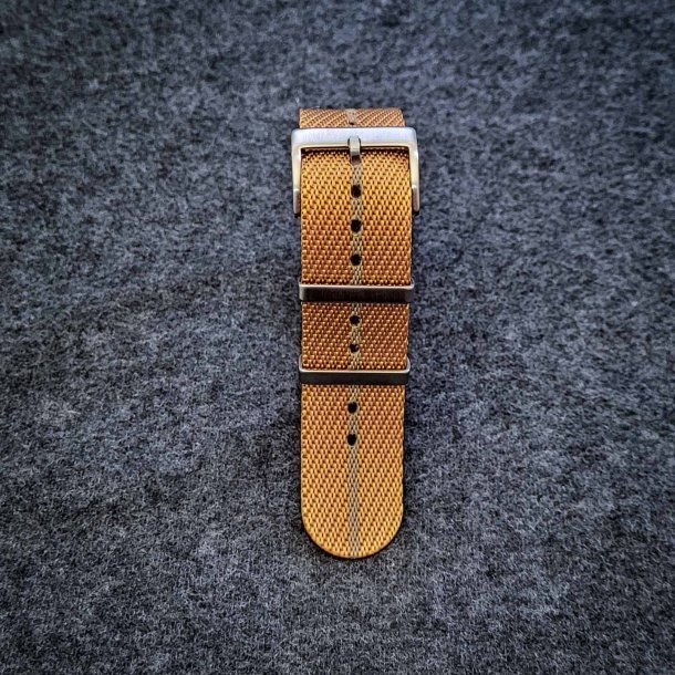 Natorem i Tudor-stil - Gul med beige stribe