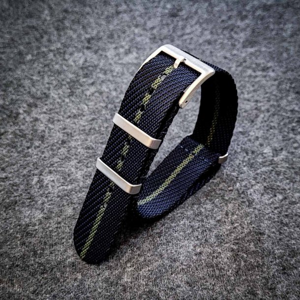 Natorem i Tudor-stil - Marinebl�/sort med gr�n stribe