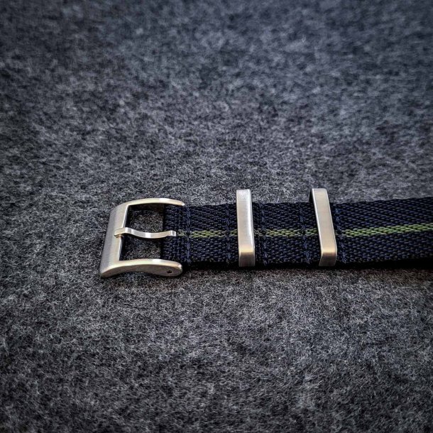 Natorem i Tudor-stil - Marinebl�/sort med gr�n stribe