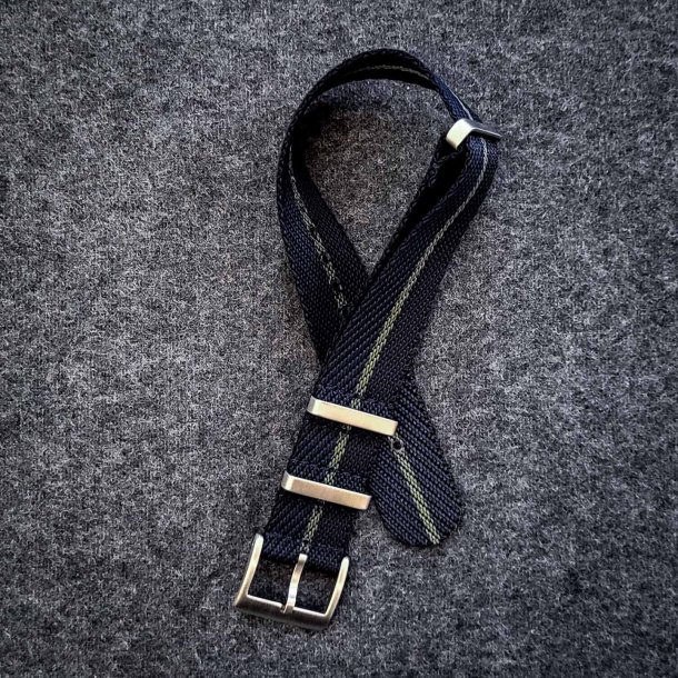 Natorem i Tudor-stil - Marinebl�/sort med gr�n stribe