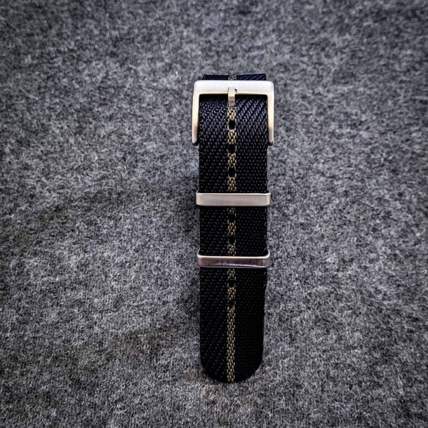 Natorem i Tudor-stil - Marinebl�/sort med gr�n stribe