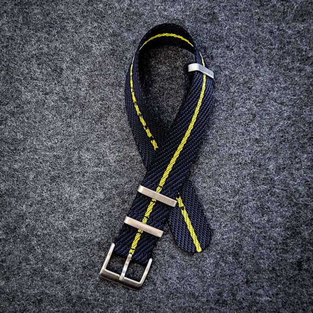 Natorem i Tudor-stil - Marinebl�/sort med gul stribe