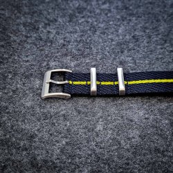 Natorem i Tudor-stil - Marinebl/sort med gul stribe