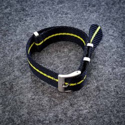 Natorem i Tudor-stil - Marinebl/sort med gul stribe