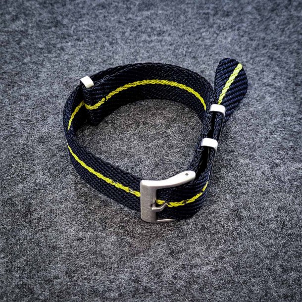 Natorem i Tudor-stil - Marinebl�/sort med gul stribe