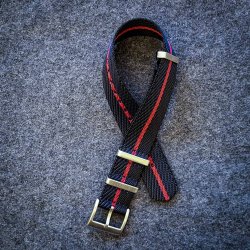 Natorem i Tudor-stil - Marinebl/sort med rd stribe