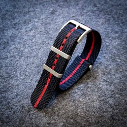 Natorem i Tudor-stil - Marinebl/sort med rd stribe