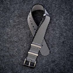 Natorem i Tudor-stil - Sorte og hvide striber