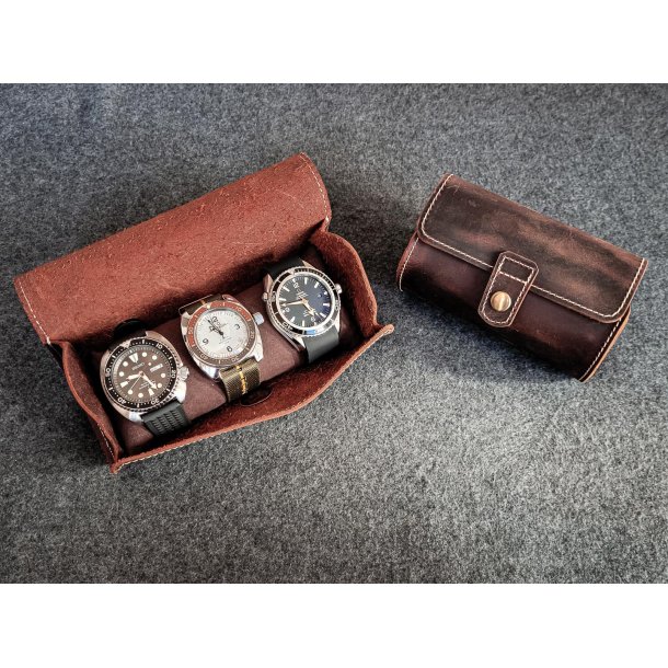 Watch Roll i brunt l�der til to ure