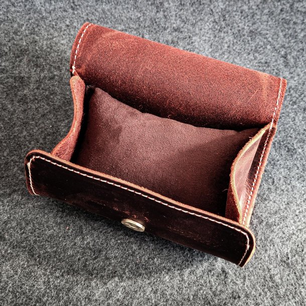 Watch Roll i brunt l�der til to ure